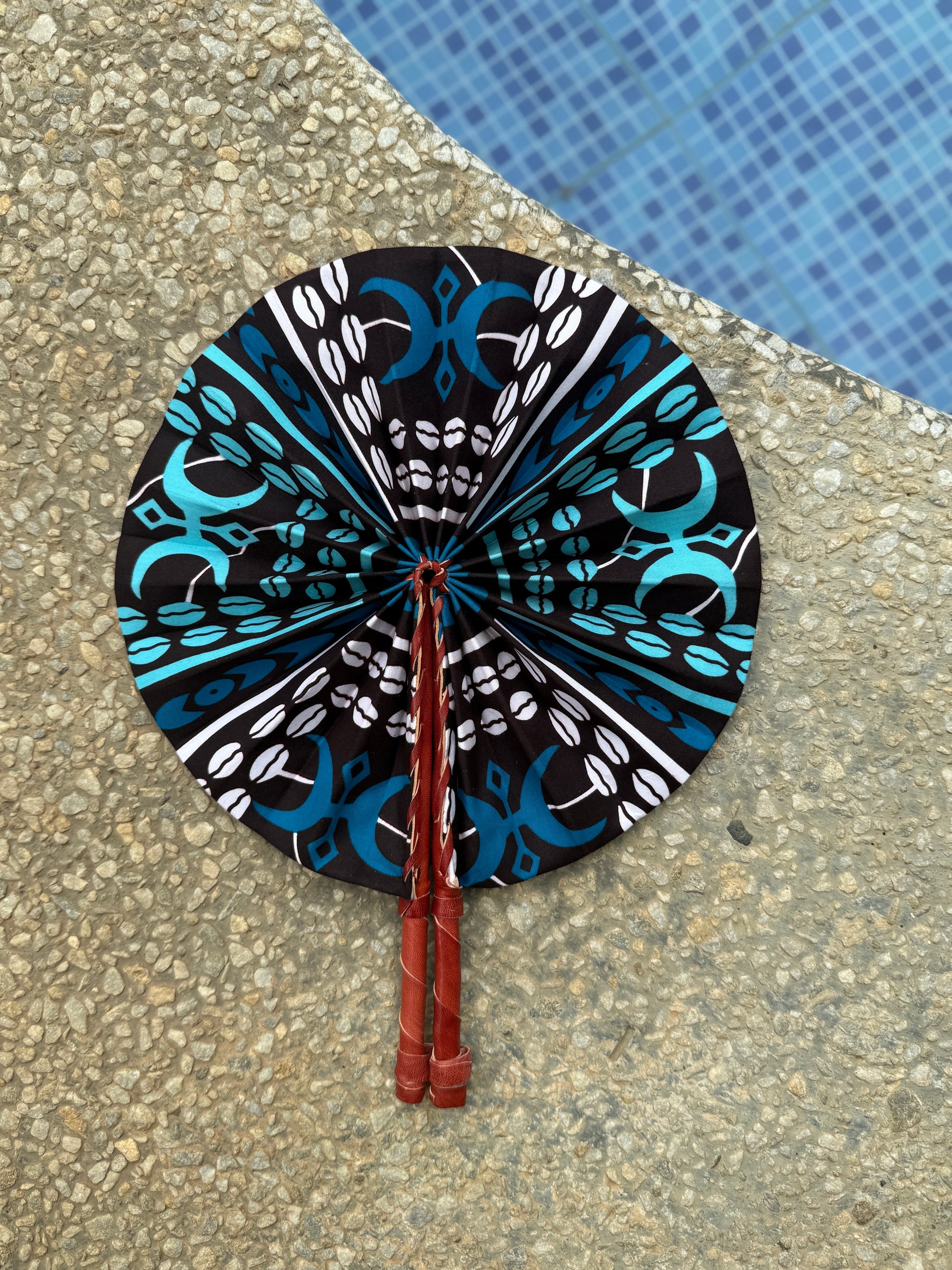 AFɔvi - foldable wax and goat leather range, handmade
