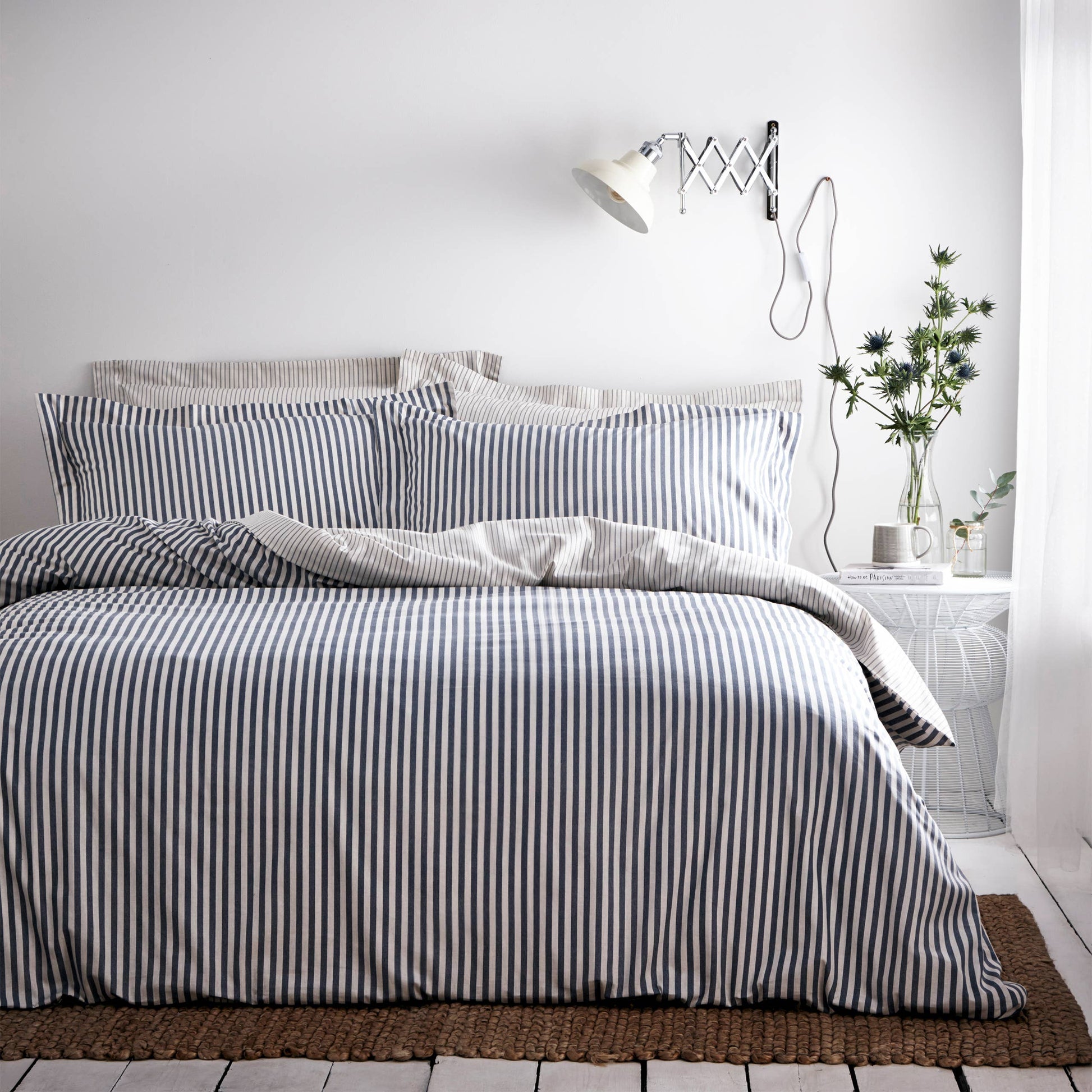 Parure de couette Hebden rayée réversible – Bleu marine & gris