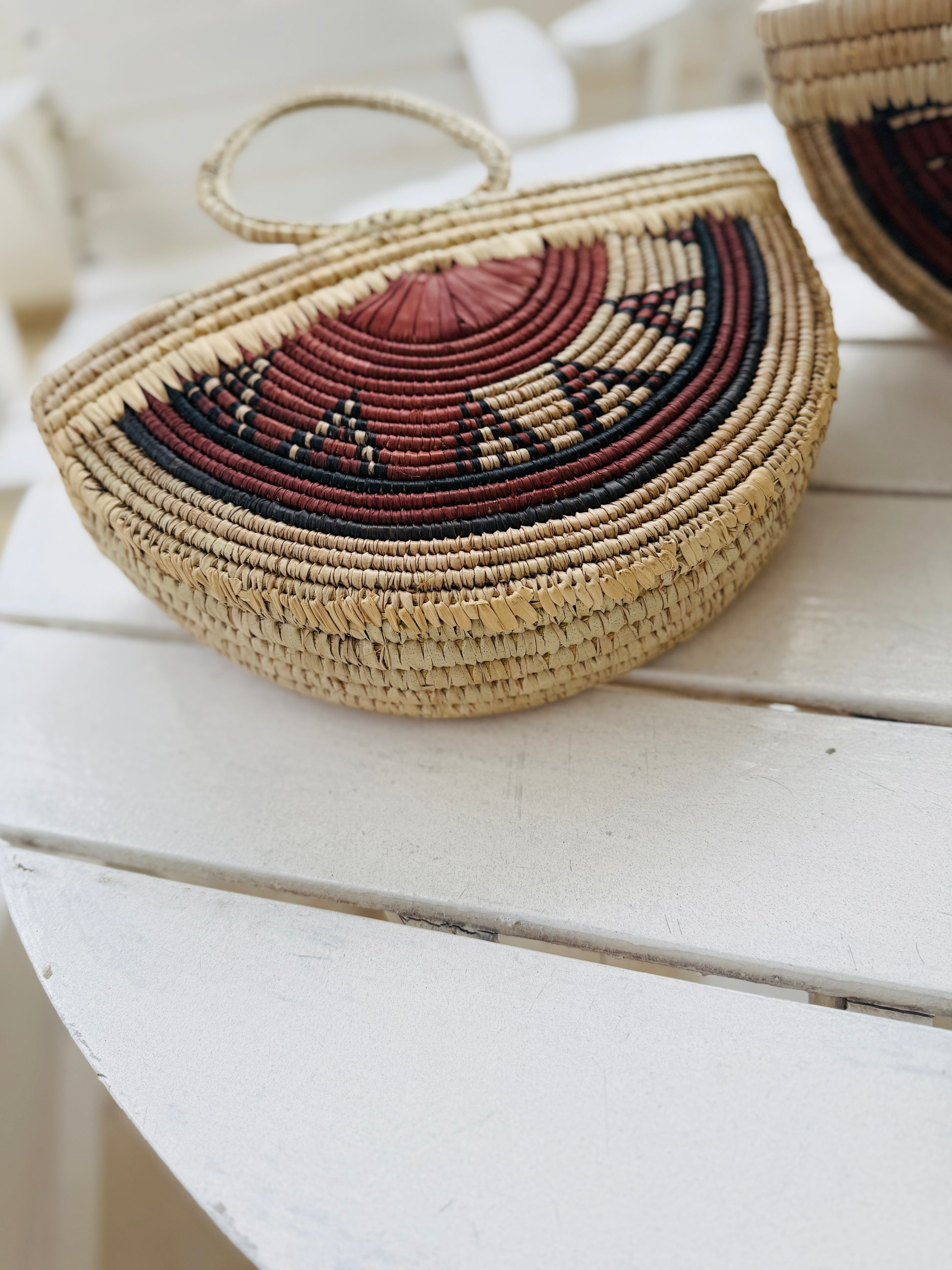 AGBALẽ - Room fiber basket, naturally tinted, handmade