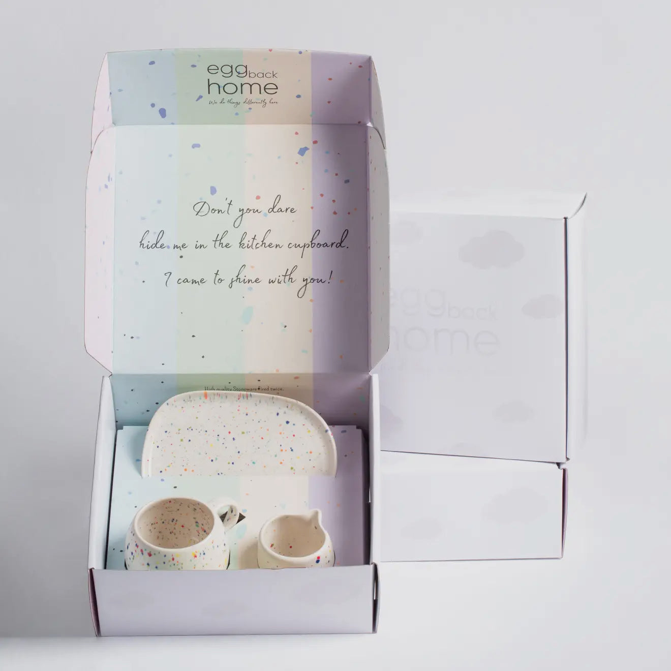 Coffret : 1 petit plateau, 1 mug boule et 1 pot à lait EGG BACK HOME