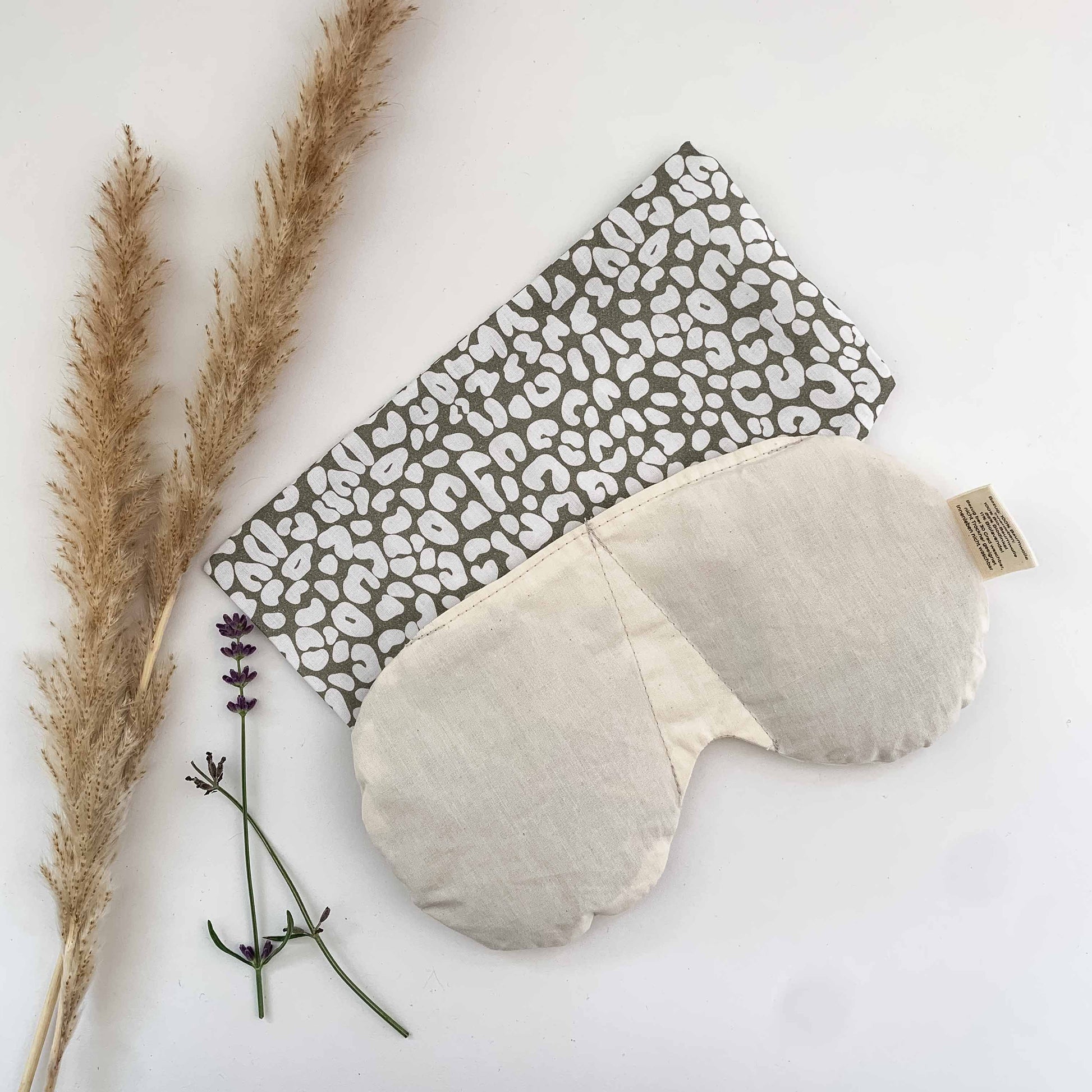 Sage eyes cushion - Leo pattern