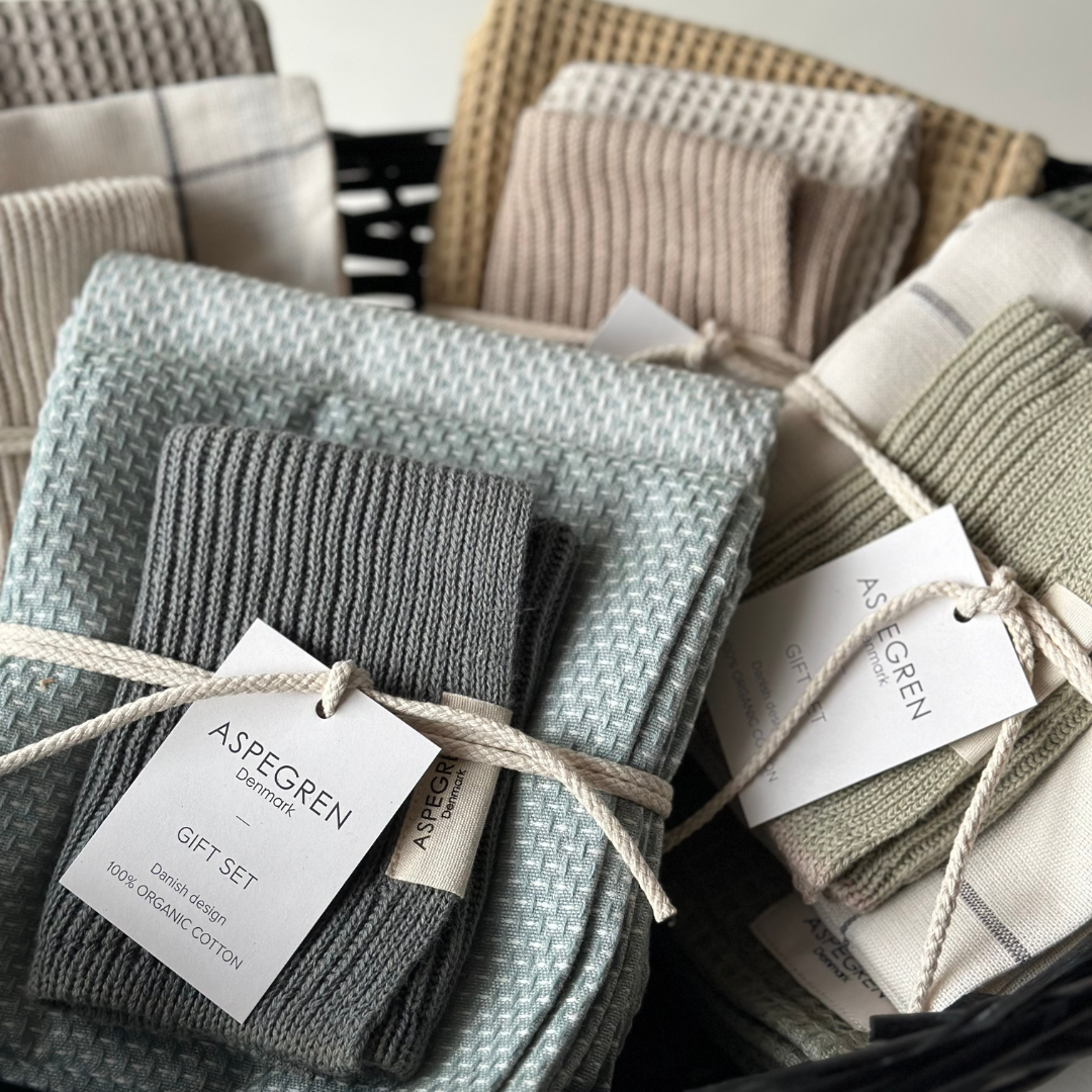 Lot of tea towels - Silver Pine