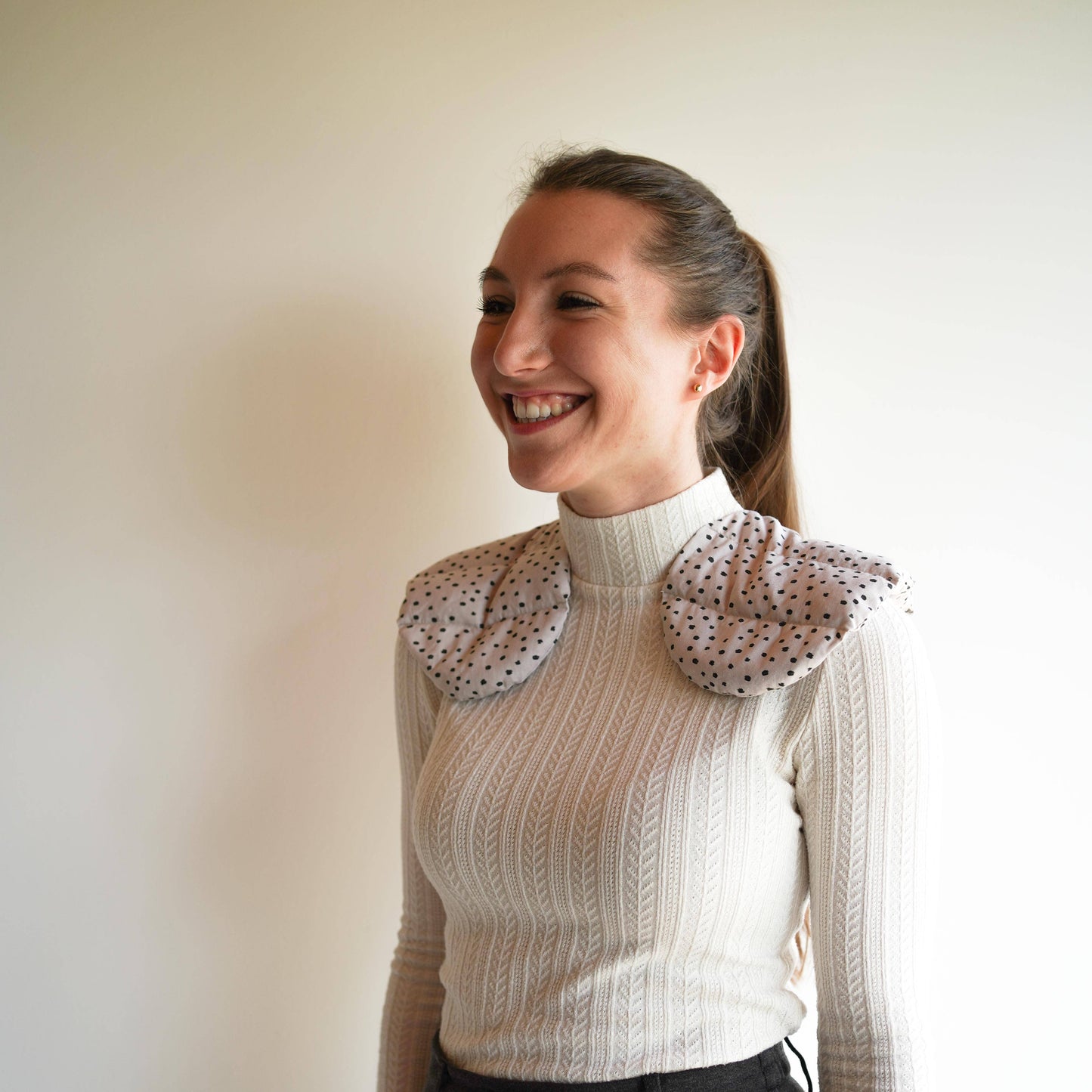 Nackenkissen mit Polka-Dots