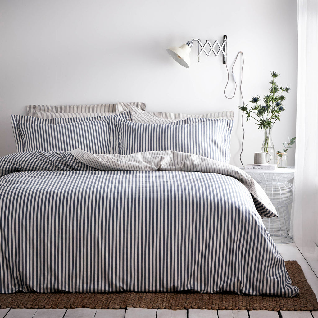 Parure de couette Hebden rayée réversible – Bleu marine & gris