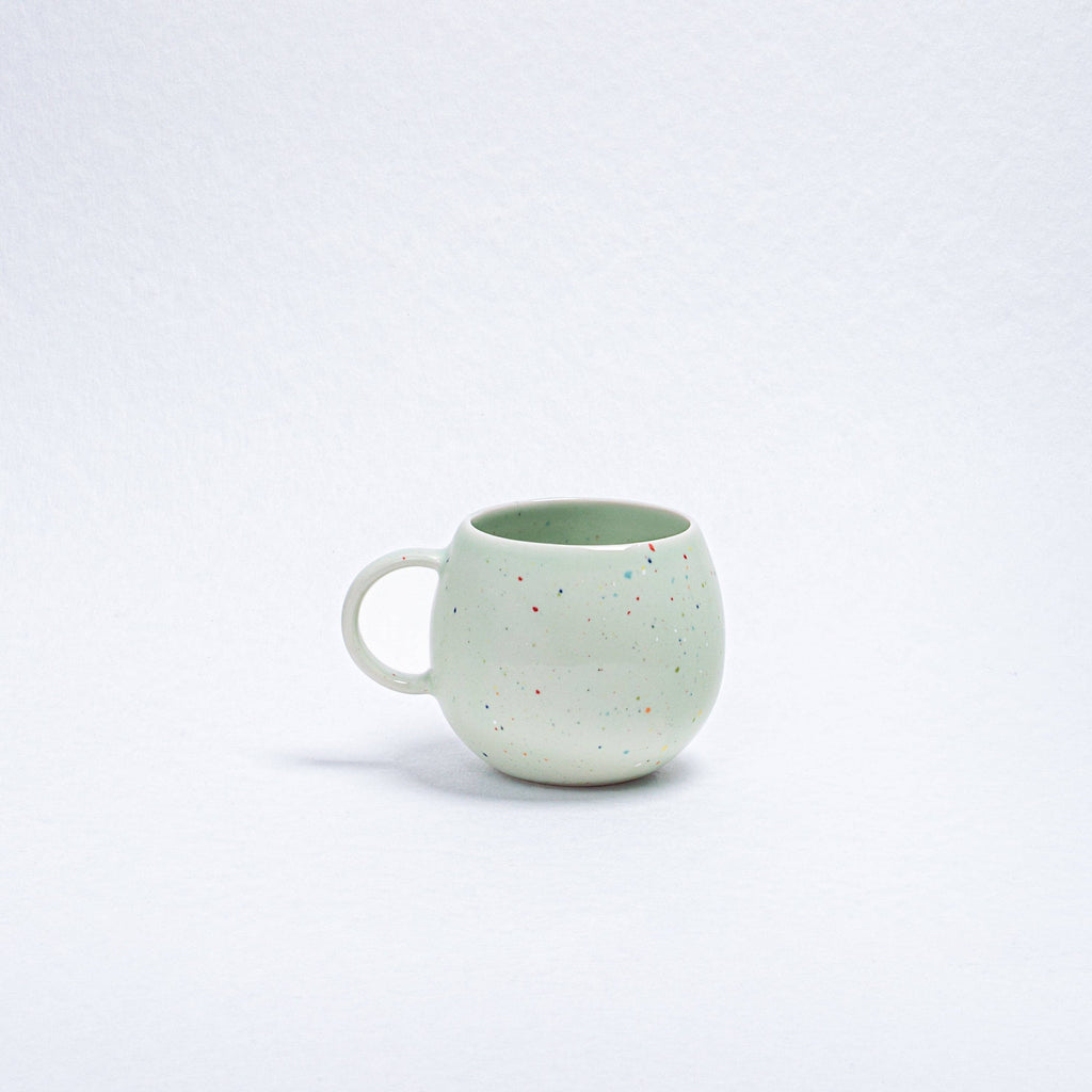 Coffret : 1 petit plateau, 1 mug boule et 1 pot à lait EGG BACK HOME