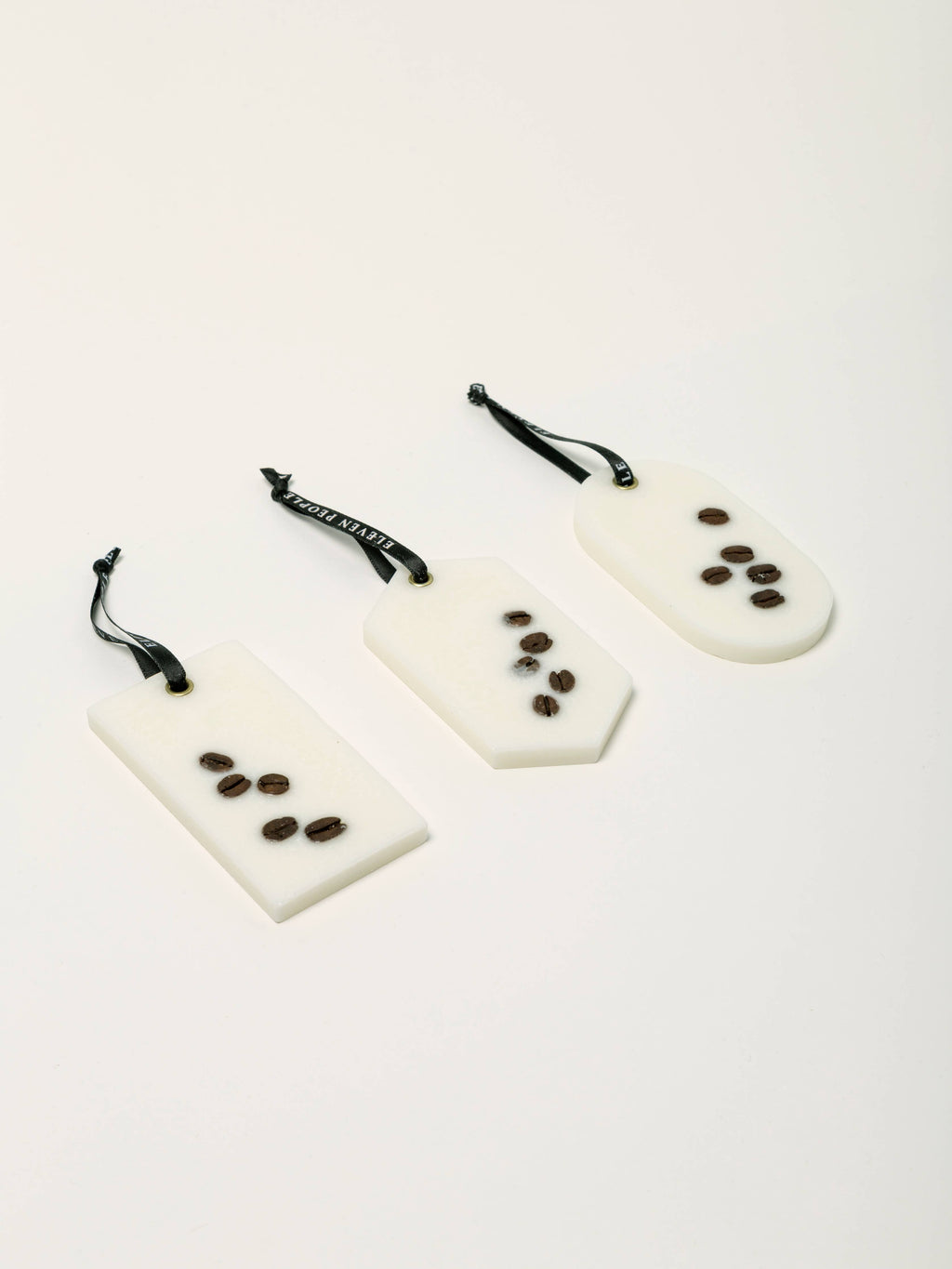 01 Café, Oud et Cardamome Désodorisant pour Placard en Cire / 2 tailles