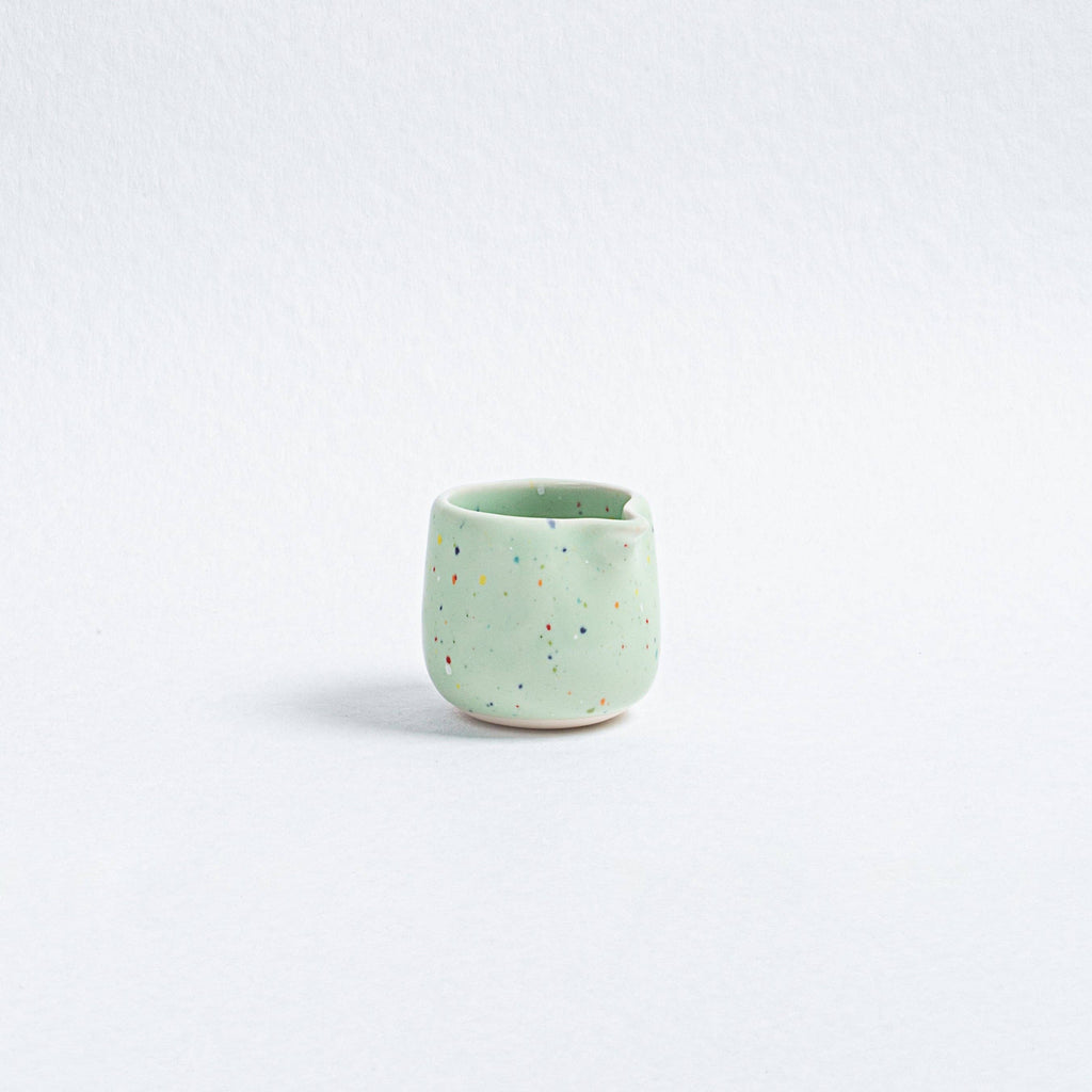 Coffret : 1 petit plateau, 1 mug boule et 1 pot à lait EGG BACK HOME