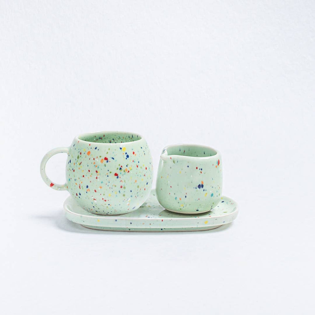 Coffret : 1 petit plateau, 1 mug boule et 1 pot à lait EGG BACK HOME