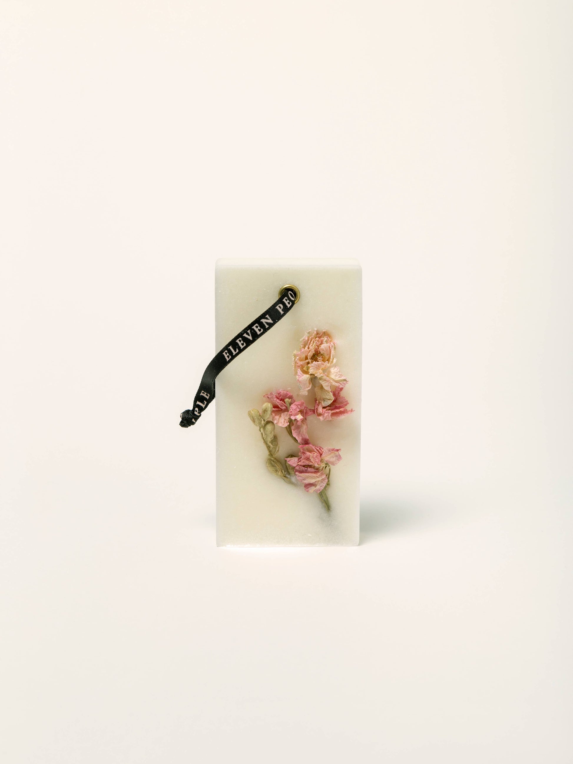 Numéro 07 : Poire, Pivoine et Patchouli Cire de Placard Désodorisant